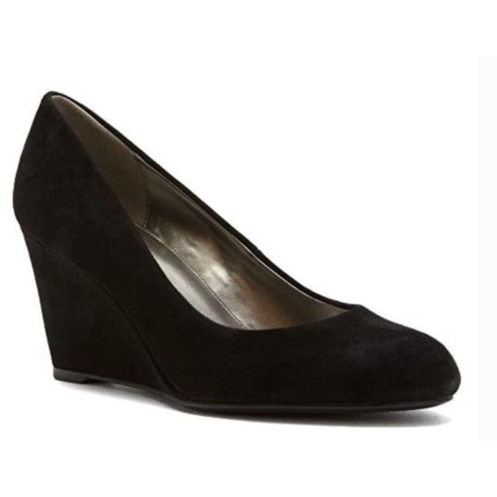 Bandolino Wedge Pump 6 Slip On Classic Modern Minimalist Chic Closed Toe Black